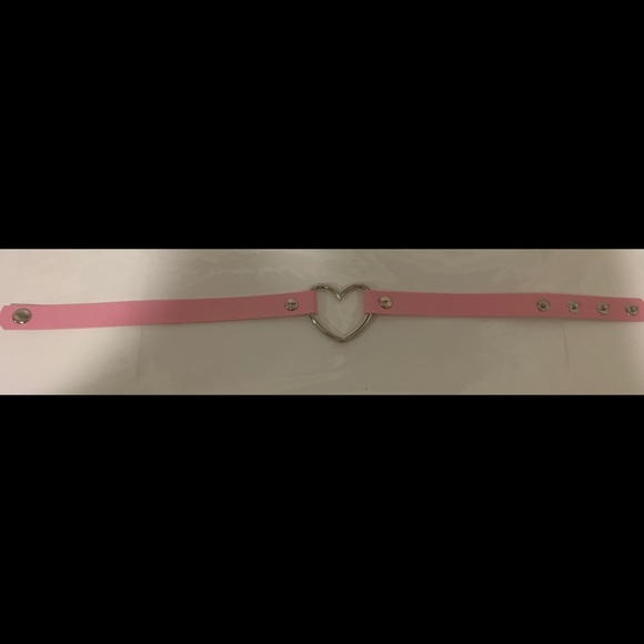 Pink heart faux leather choker - Picture 2 of 3